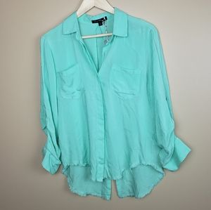 NWT Velvet Heart Riley Green Curved Frayed Hem Top